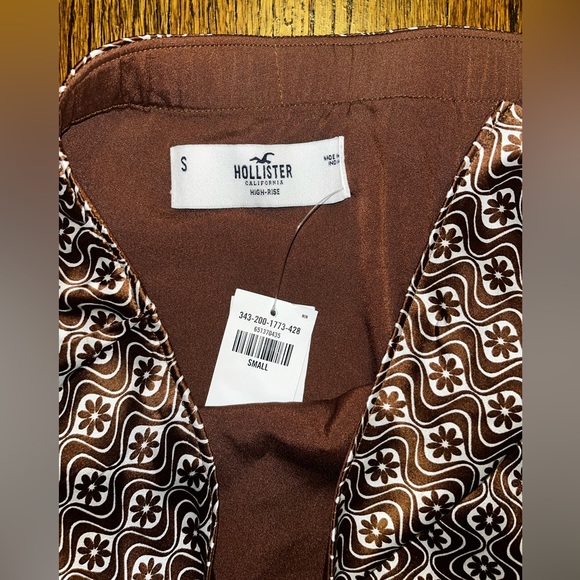 Hollister Brown Flower Printed Skirt - Picture 2 of 3